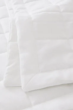 LINDEN sengetæppe i hotelstil 45 cm