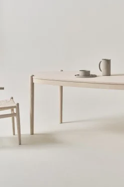 NATTAVAARA ovalt spisebord 90x240 cm