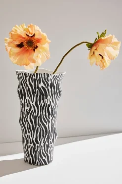 Zelda vase